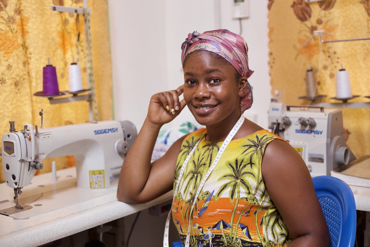 Seamstress using Naa Sika
